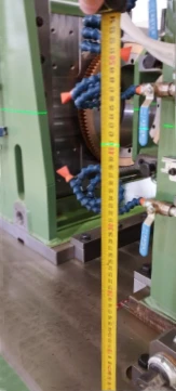 installazione macchinari con laser di precisione